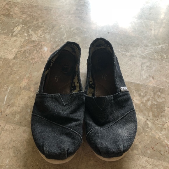 Toms! 💫 - Picture 2 of 2